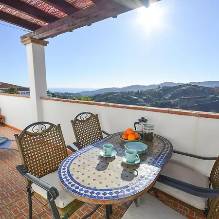 La Fuente Apt6, Amazing 2 Bedroom Family With Views, Padel Court And 2 Pools Hansonholiday